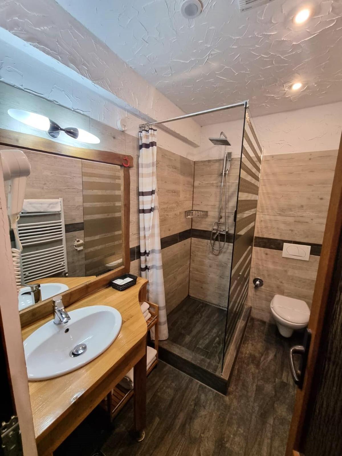 Pensiunea Milexim Cîmpia Turzii Exteriör bild